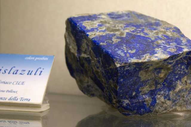 Lapislazzuli, goethite e vurroite: nel Campus di Bari alla scoperta del Museo di Mineralogia